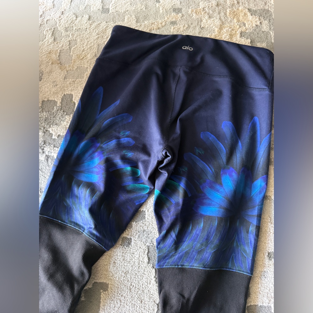 ALO Yoga Gypset Goddess Lotus Leggings (Size S) - Picture 5 of 5